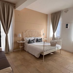 Studio con letto king size